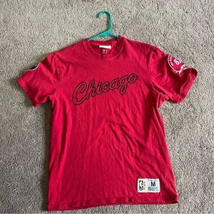 Mitchell and Ness Men's Medium Chicago Bulls Championship T-shirt